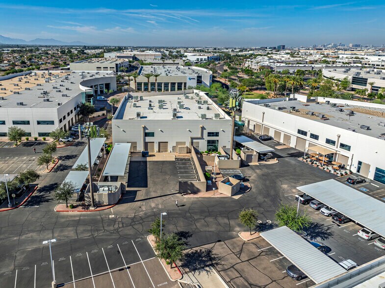4323 E Cotton Center Blvd, Phoenix, AZ à vendre - Photo du bâtiment - Image 3 de 25