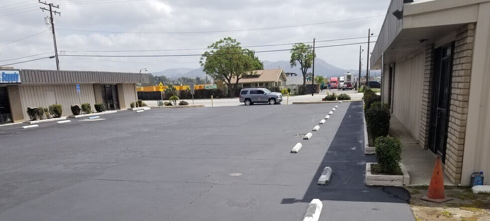 2491-2501 Rubidoux Blvd portefeuille de 4 propriétés à vendre sur LoopNet.ca - Photo du bâtiment - Image 3 de 9