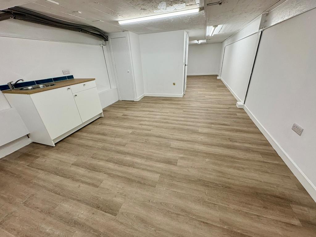 10B South Trinity Rd, Edinburgh, EDH EH5 3NR - Unit 10B - - Interior Photo - Image 1 of 11