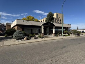 290 10 St N, Lethbridge, AB for lease Building Photo- Image 1 of 8