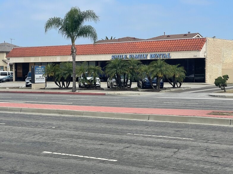 7757 Katella Ave, Stanton, CA for lease - Building Photo - Image 3 of 9