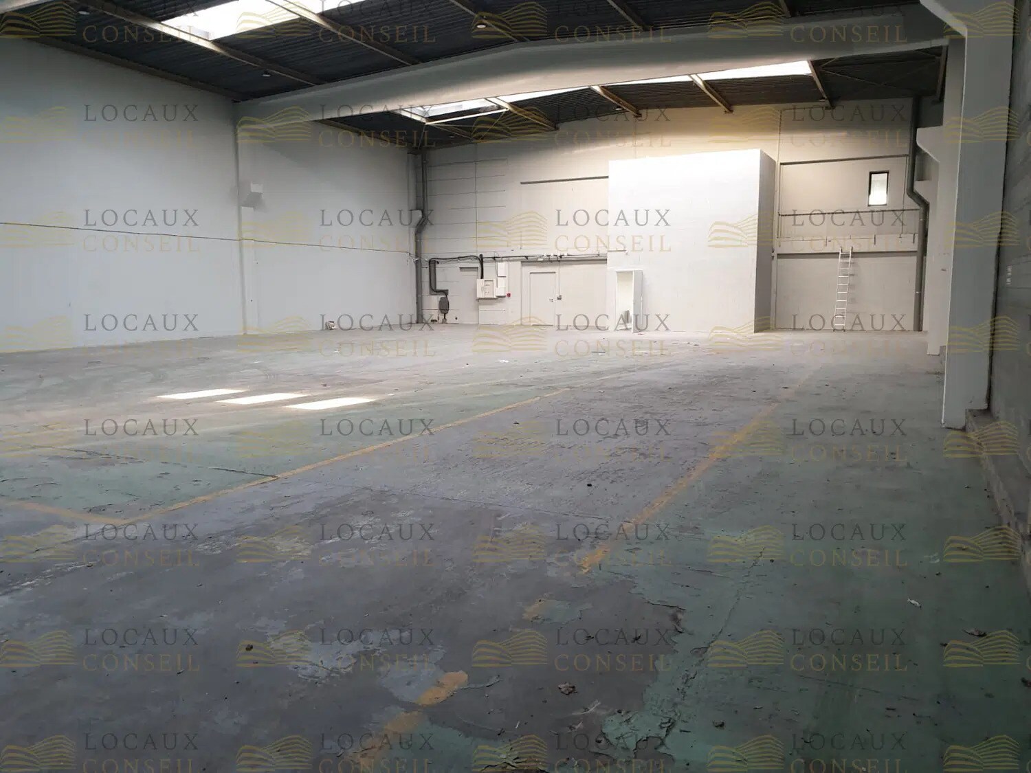 Flex in SAINT-OUEN-L'AUMONE for lease Interior Photo- Image 1 of 7