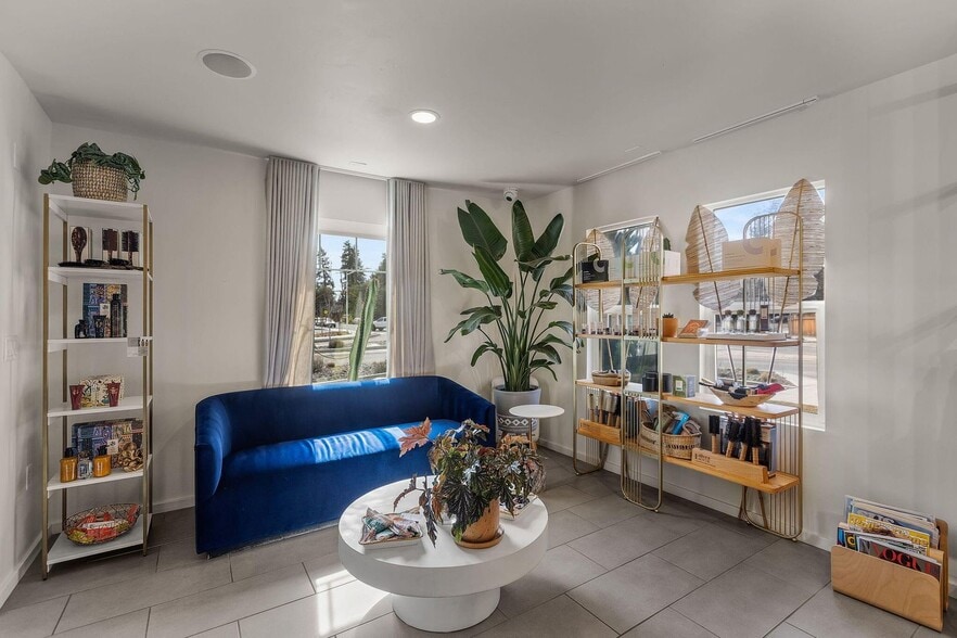 1132 NW Newport Ave, Bend, OR for sale - Lobby - Image 3 of 14