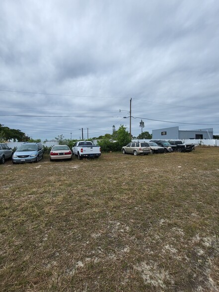 227 SW 3rd Ave, Cape Coral, FL à vendre - Photo du b timent - Image 3 de 31