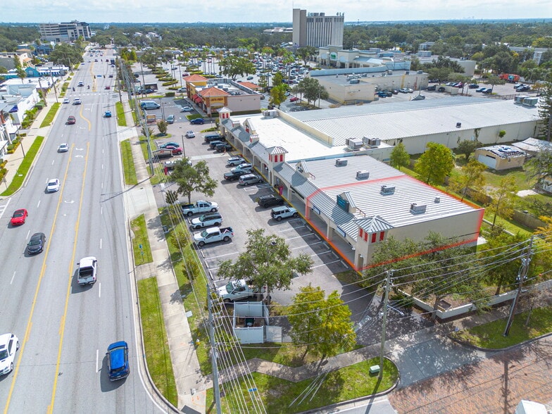 1015-1033 W Bay Dr, Largo, FL for lease - Building Photo - Image 3 of 35