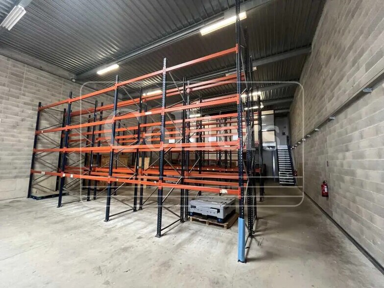 Flex in La Ciotat for lease - Interior Photo - Image 2 of 6