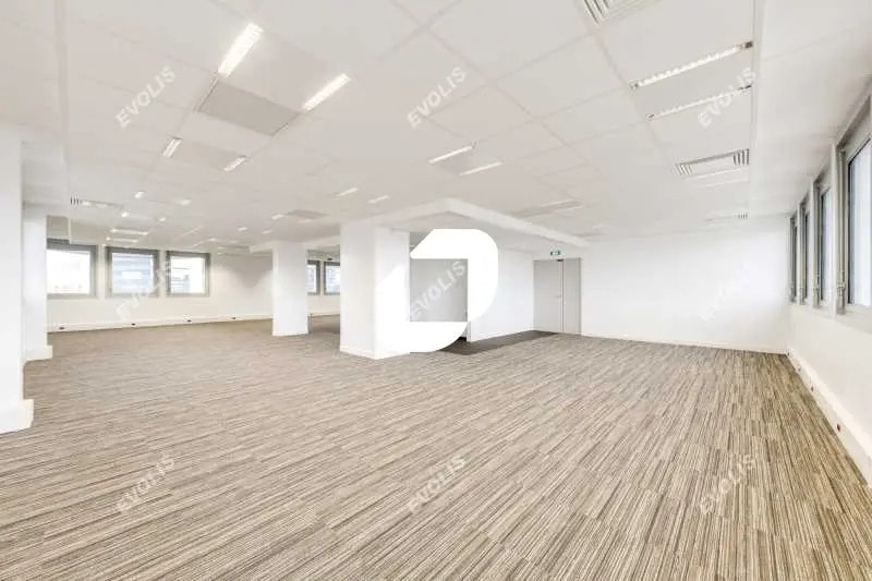 11 Avenue Morane Saulnier, Vélizy-Villacoublay à louer - Photo du bâtiment - Image 3 de 32