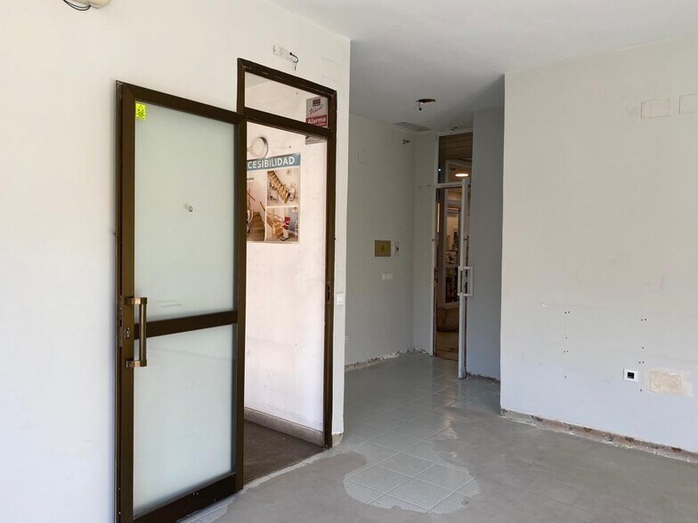 Commerce de détail dans Cáceres, Cáceres à vendre - Photo du bâtiment - Image 3 de 12