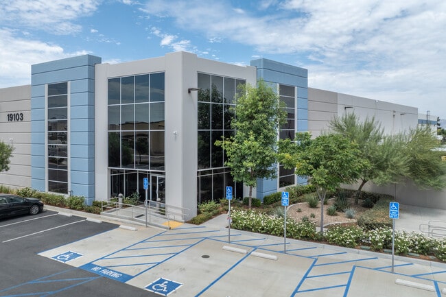 Plus de détails pour 19103 Messenia Ln, Perris, CA - Industriel à louer