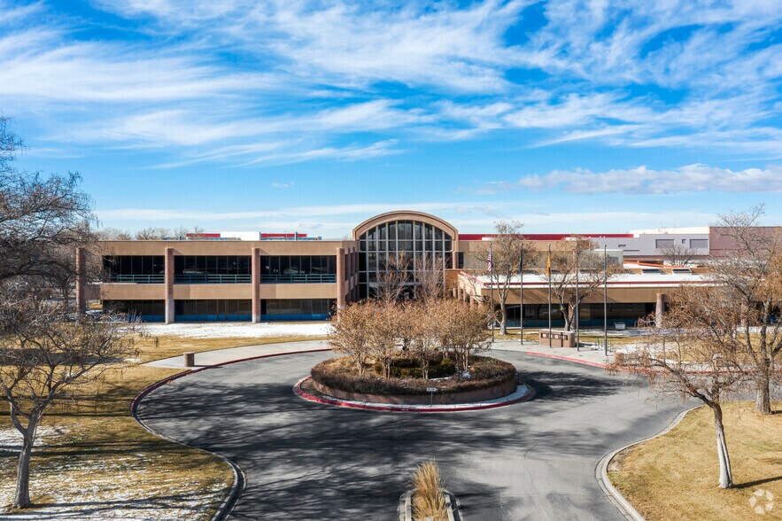 Albuquerque Journal Campus portefeuille de 2 propriétés à vendre sur LoopNet.ca - Photo principale - Image 1 de 1