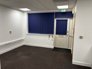 9-28 Athena Ct, Warwick à louer Photo intérieure- Image 1 de 4