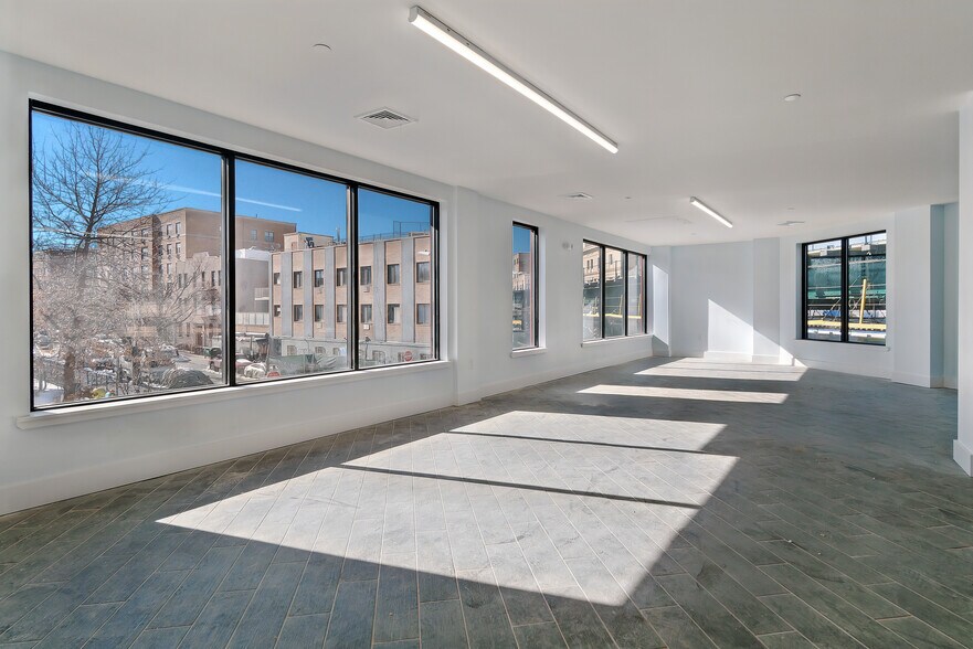 245 Wilson Ave, Brooklyn, NY à louer - Photo du bâtiment - Image 3 de 12