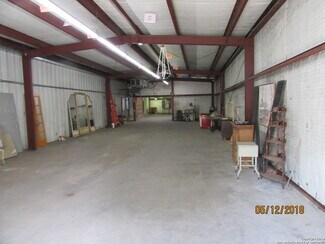 Plus de détails pour 205 NE Loop 230, Smithville, TX - Industriel à louer