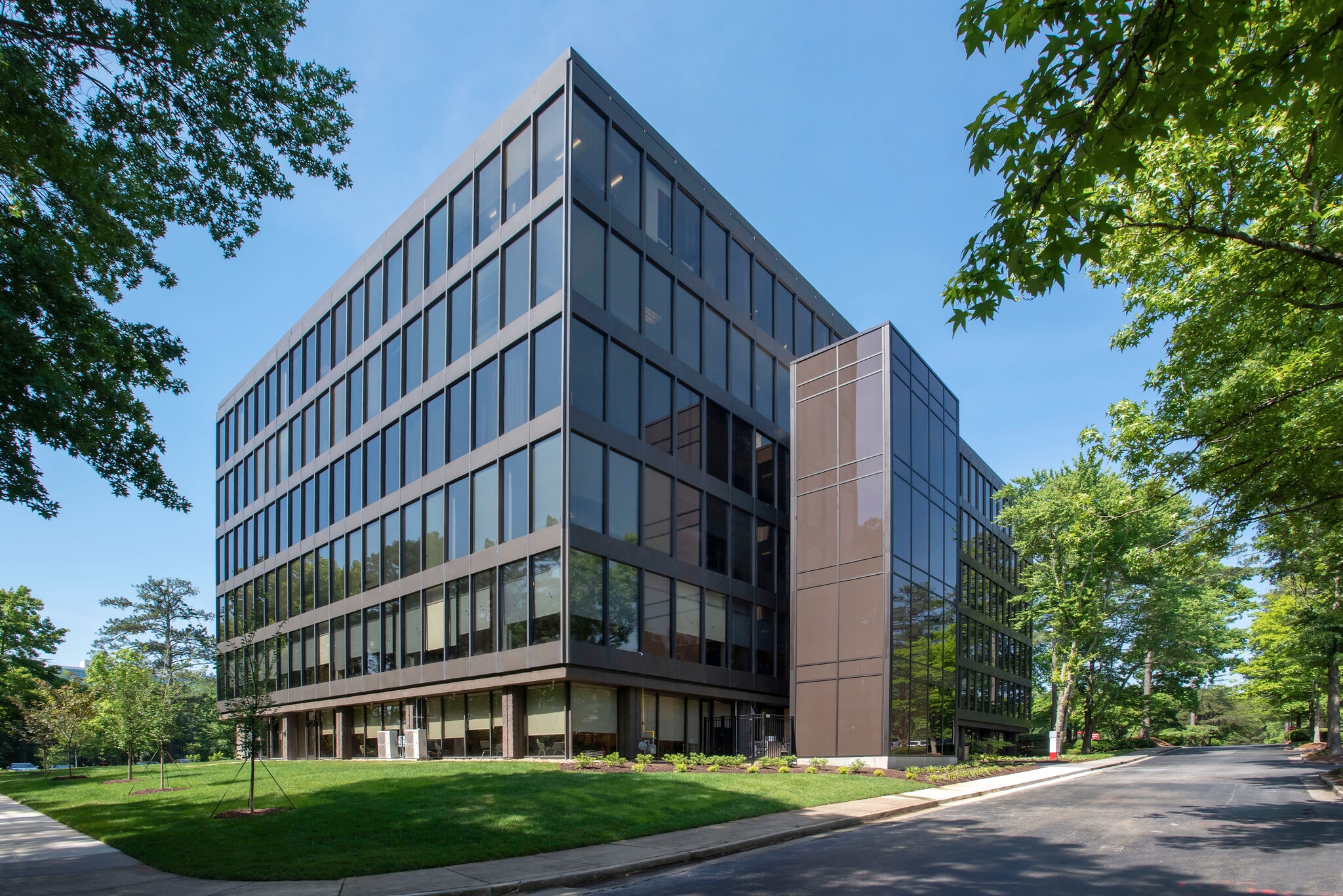 41 Perimeter Ctr E, Atlanta, GA for lease Building Photo- Image 1 of 6