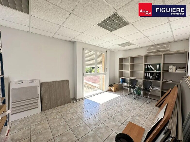 1 Impasse De La Piste, Marignane for sale - Interior Photo - Image 1 of 8