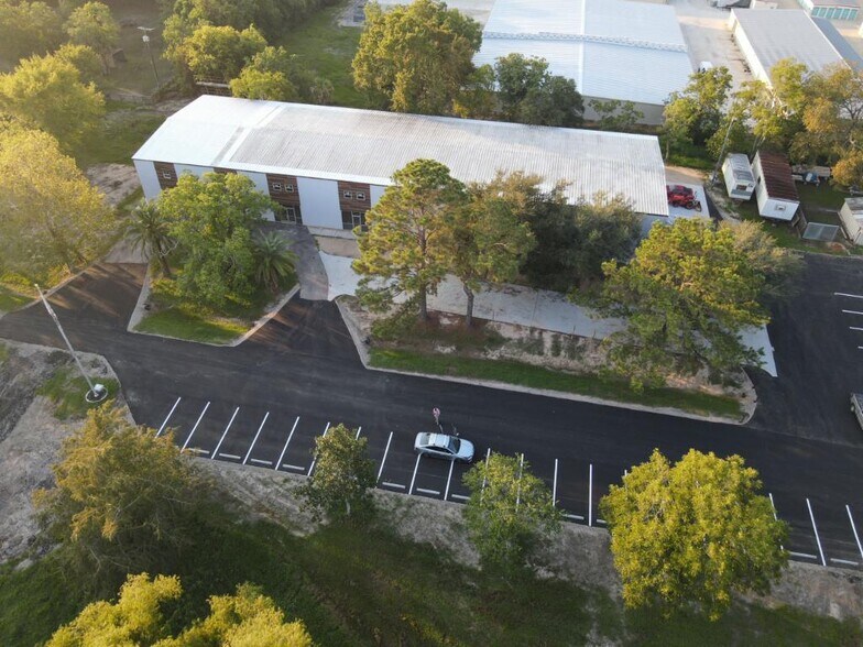 6001 Fairway Dr, Alvin, TX à vendre - Photo du bâtiment - Image 1 de 8