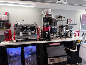 7002 North Point Rd, Sparrows Point, MD à louer Photo intérieure- Image 2 de 5