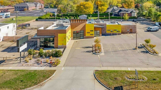 More details for 4924 Rochester Rd, Troy, MI - Retail for Sale