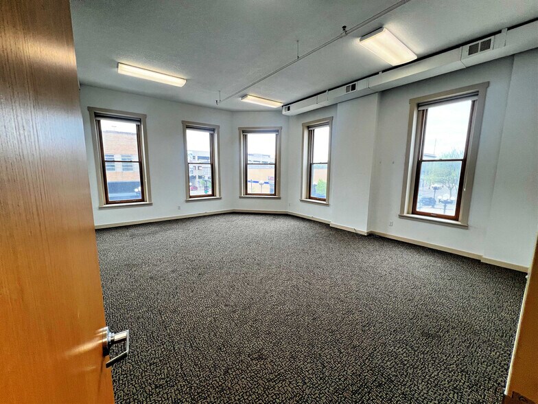 604 Lafayette St, Waterloo, IA à louer - Photo intérieure - Image 2 de 7