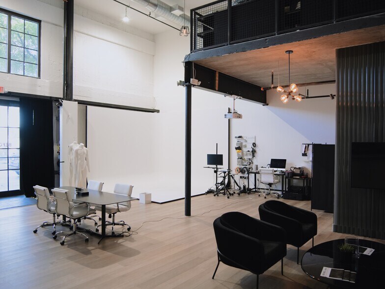 8163 NE 2nd Ave, Miami, FL à louer - Photo du bâtiment - Image 2 de 4