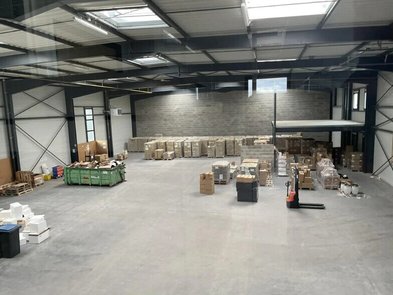 Office in Saint-Priest for lease - Building Photo - Image 2 of 14