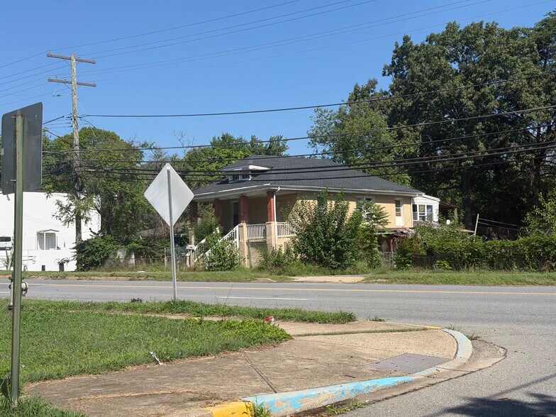 5516 Sheriff Rd, Capitol Heights, MD à louer - Photo du bâtiment - Image 2 de 9