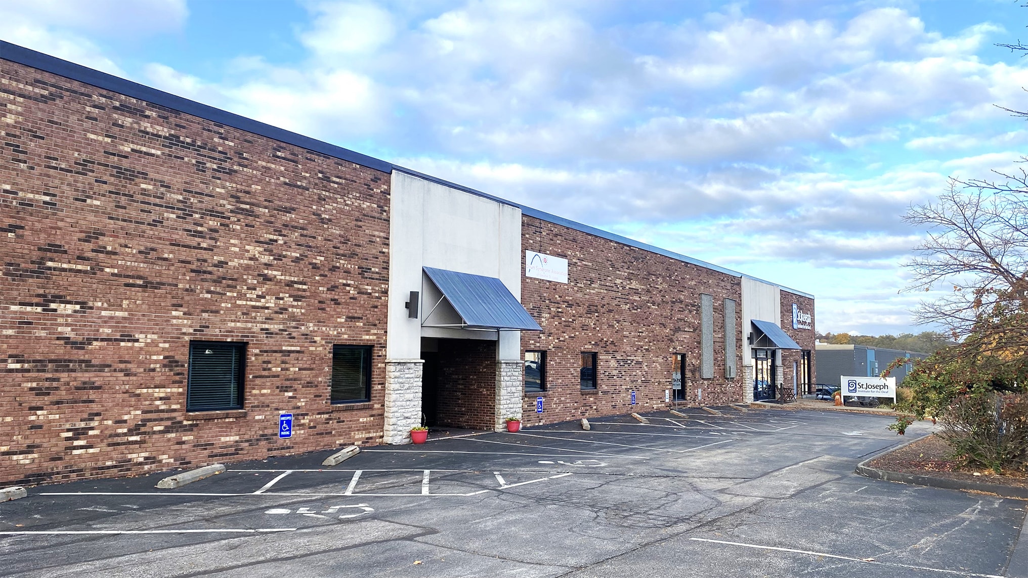 1300 Strassner Dr, Brentwood, MO for lease Primary Photo- Image 1 of 3