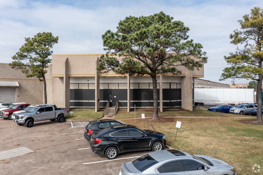 5957-5973 S Loop Fwy E, Houston, TX à louer - Photo du bâtiment - Image 2 de 6