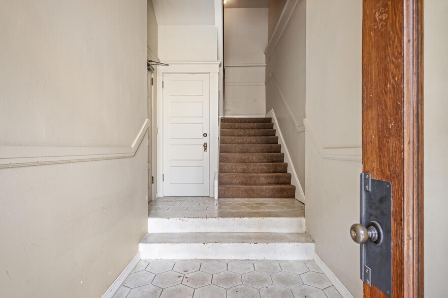 Green Cactus; Architect Designed Plexes portfolio of 2 properties for sale on LoopNet.ca - Building Photo - Image 2 of 62