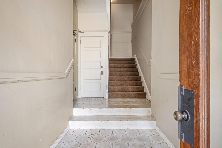 Green Cactus; Architect Designed Plexes portefeuille de 2 propriétés à vendre sur LoopNet.ca - Photo du bâtiment - Image 2 de 62