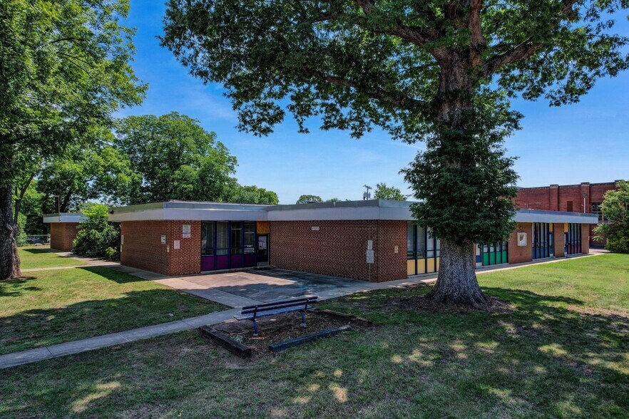 200 Lawsonville Ave, Reidsville, NC à vendre - Photo du bâtiment - Image 1 de 27
