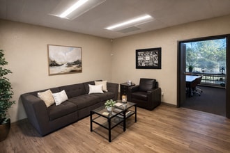 5575 Lake Park Way, La Mesa, CA à louer Photo intérieure- Image 2 de 6