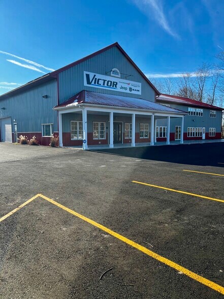 6560 Anthony Dr, Victor, NY à vendre - Photo du bâtiment - Image 2 de 30