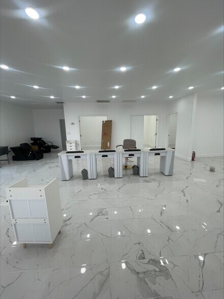 2530 Wible Rd, Bakersfield, CA for lease - Building Photo - Image 2 of 8