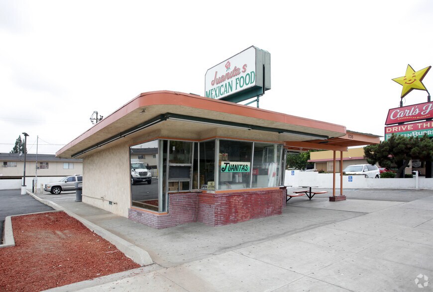 1735 Indian Hill Blvd, Pomona, CA à vendre - Photo du bâtiment - Image 3 de 9