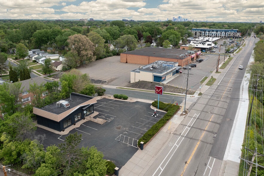 8300 Minnetonka Blvd, Saint Louis Park, MN for lease - Building Photo - Image 2 of 7