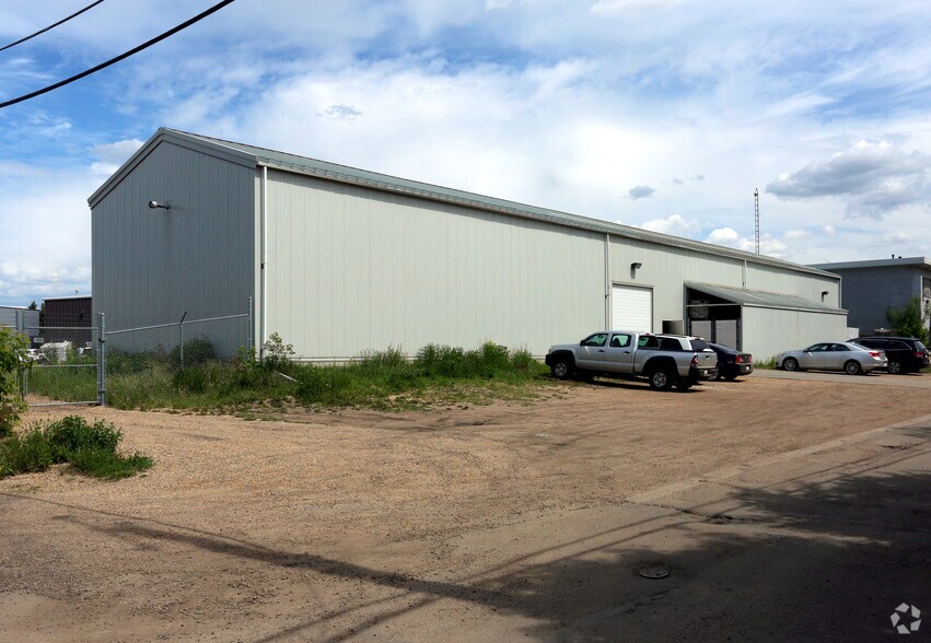 11755 108th Ave NW, Edmonton, AB à vendre - Photo du bâtiment - Image 3 de 15