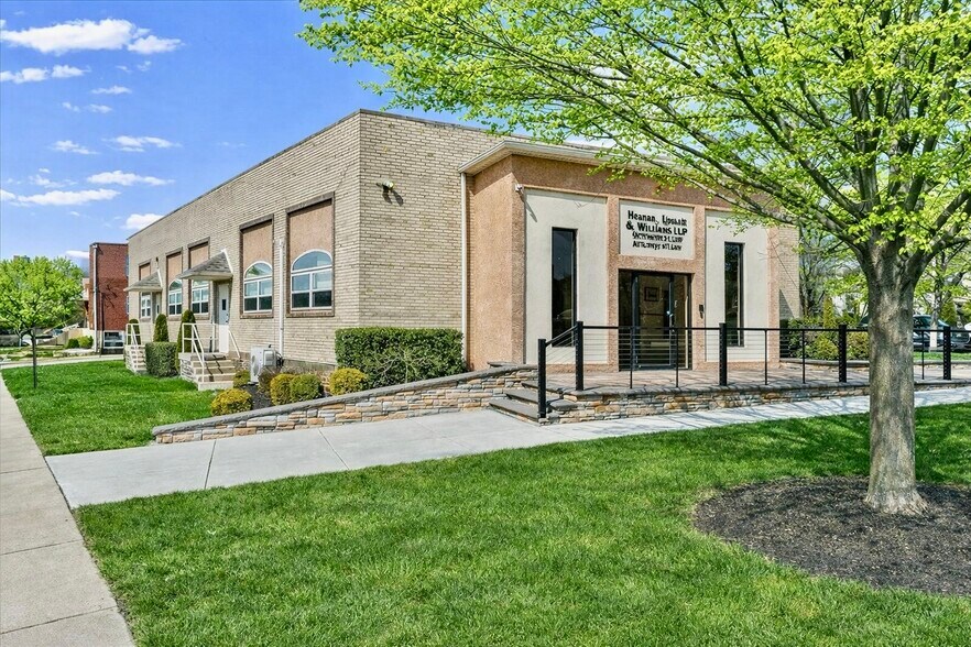 101 E Darby Rd, Havertown, PA à vendre - Photo principale - Image 1 de 16