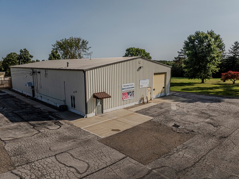 15454 W High St, Middlefield, OH for sale - Primary Photo - Image 1 of 17