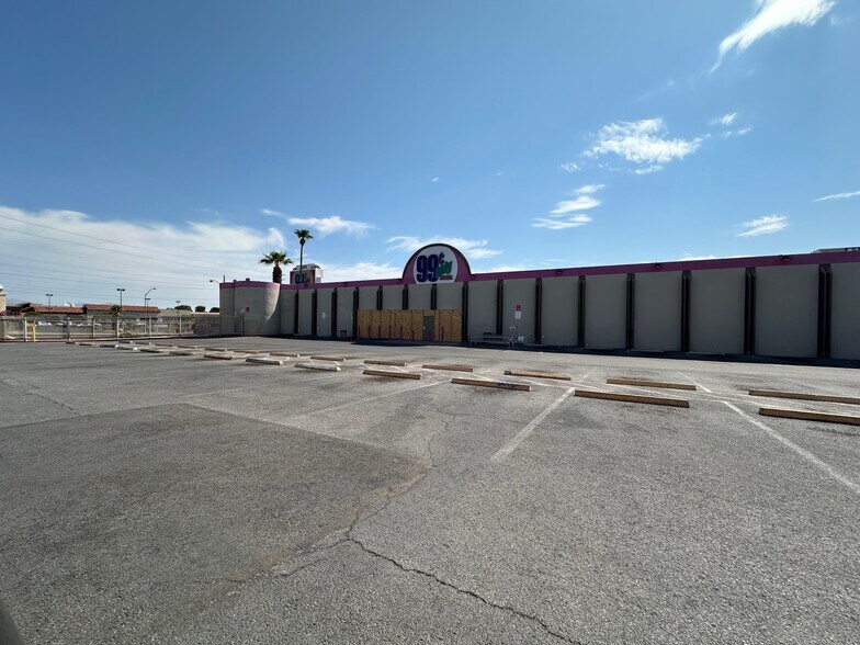 1325 E Flamingo Rd, Las Vegas, NV à louer - Photo du bâtiment - Image 3 de 26