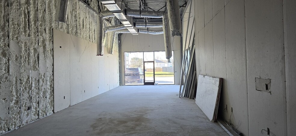 7334 Fry Rd, Cypress, TX for lease - Interior Photo - Image 2 of 18