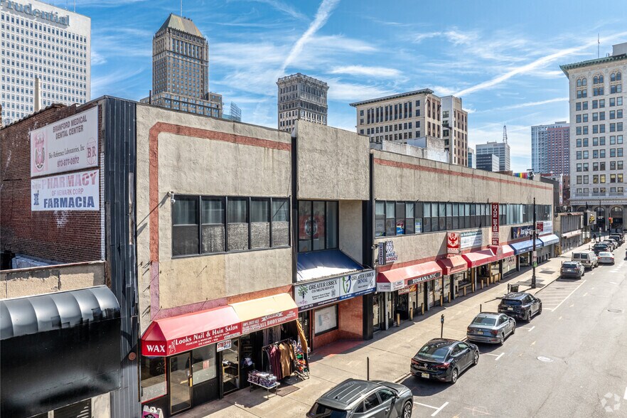 11-25 Branford Pl, Newark, NJ à louer - Photo du bâtiment - Image 2 de 6