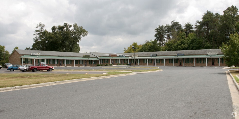 100-108 Weatherly Sq, Ramseur, NC for sale - Building Photo - Image 3 of 7