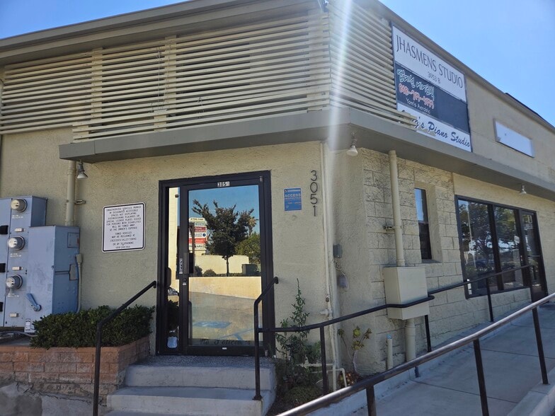 3051-3055 3/4 Foothill Blvd, La Crescenta, CA for lease - Building Photo - Image 3 of 12