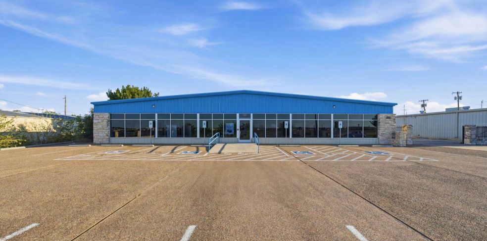 4980 S Loop 340, Robinson, TX à louer - Photo du bâtiment - Image 1 de 7