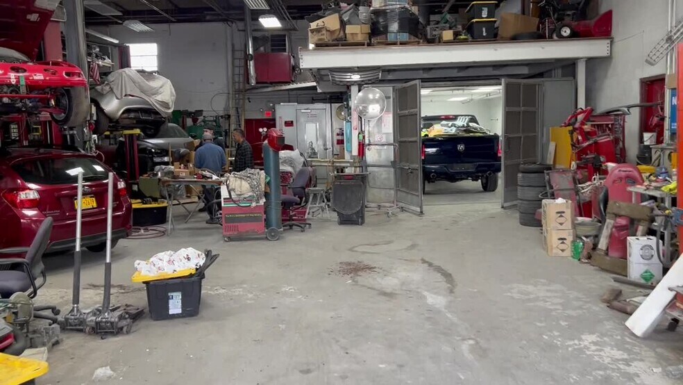 3670-12 Oceanside Rd W, Oceanside, NY à louer - Vidéo sur l’inscription commerciale - Image 2 de 7