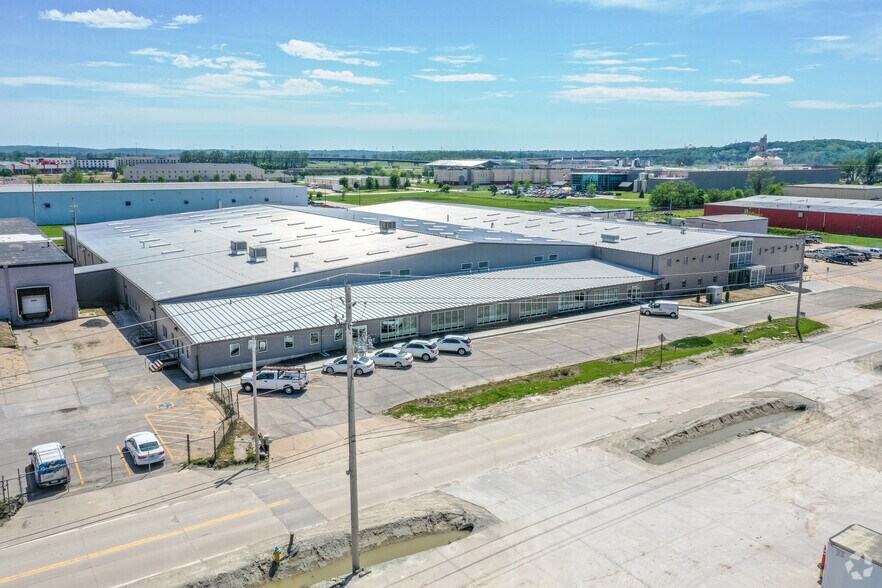 3211 Nebraska Ave, Council Bluffs, IA à louer - Photo du bâtiment - Image 2 de 17