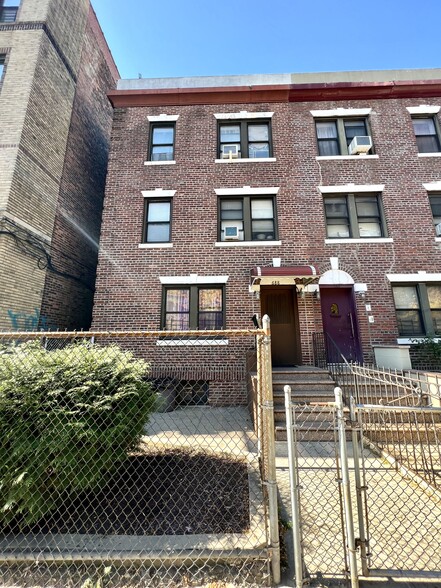 688 Rogers Ave, Brooklyn, NY à vendre - Photo du bâtiment - Image 1 de 4