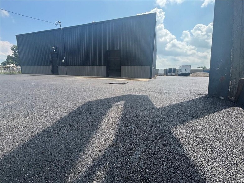 1937 Maple Ave, Mattoon, IL for sale - Building Photo - Image 2 of 8