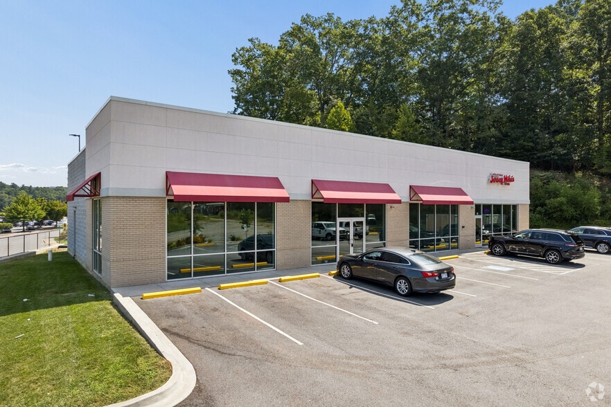 31 Berry Blvd, Franklin, NC for sale - Primary Photo - Image 1 of 44